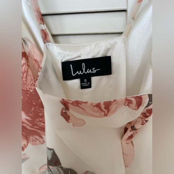 Lulu’s floral maxi dress - Picture 3 of 5